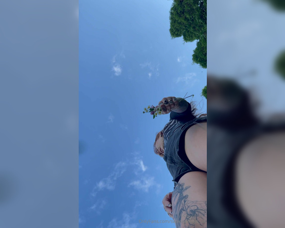 Sweetyfeetys_03 Onlyfans - Giantess POV This giantess found you in the grass … almost crushed you … but decided so save you