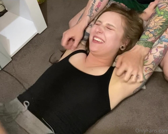 Sweetyfeetys_03 Onlyfans - Tickling but this time not just my feet , my armpits & neck too !