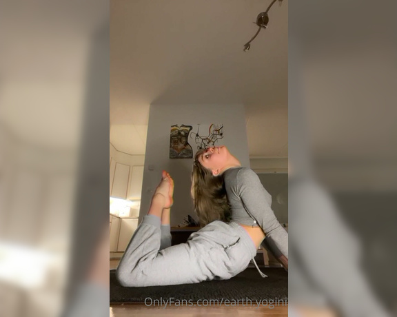 GoddessBast aka goddessbastet OnlyFans - Some yoga to end my day