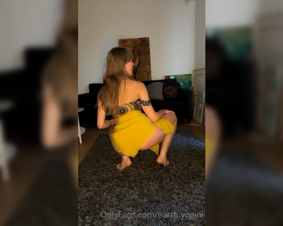 GoddessBast aka goddessbastet OnlyFans - Hello! It is me dancing