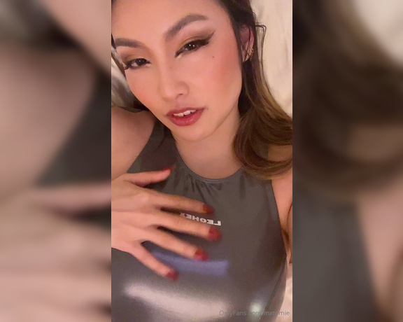 Mx Tomie aka mxtomie OnlyFans - This is a close up ASMR moment for my material fetishists Volume up!