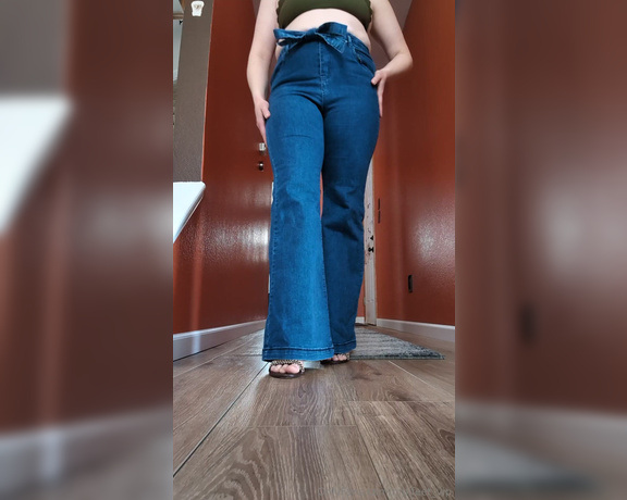 Mplfeet_VIP aka mplfeet_vip OnlyFans - I can decide if I like these pants  Thoughts