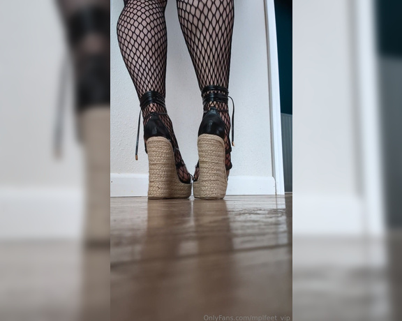 Mplfeet_VIP aka mplfeet_vip OnlyFans - Because you love my fishnets and wedges