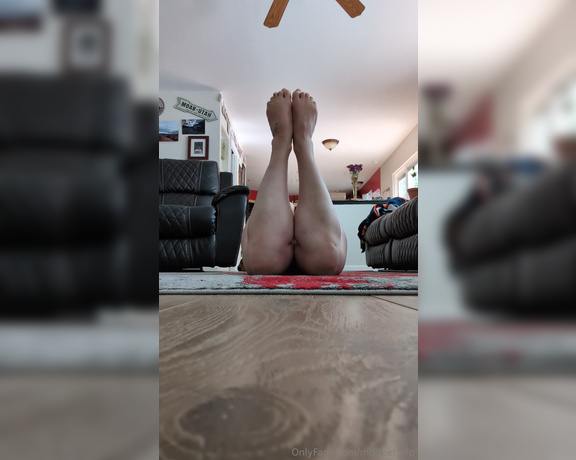 Mplfeet_VIP aka mplfeet_vip OnlyFans - Let me be sexy for a moment its mothers day after all!