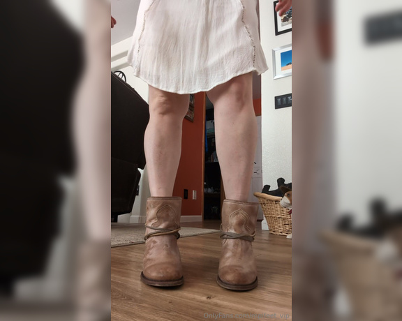 Mplfeet_VIP aka mplfeet_vip OnlyFans - What boots do you like most with my dress