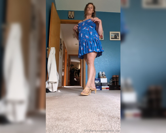 Mplfeet_VIP aka mplfeet_vip OnlyFans - Here is a nice little strip some worship and nylons heels some play!! Have fun,