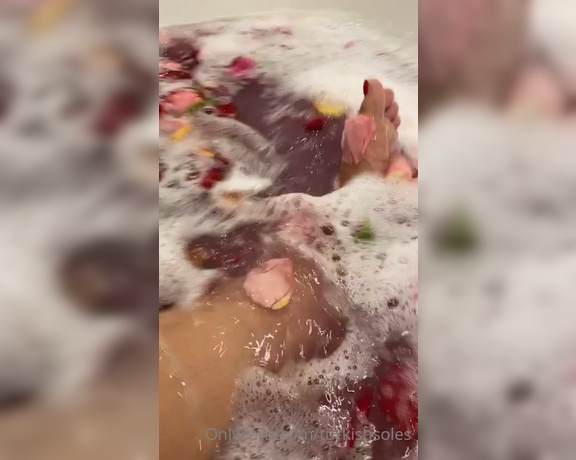 Turkishsoles aka turkishsoles OnlyFans - Instagram saved live Just soaking in the bath tub