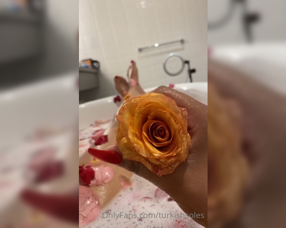 Turkishsoles aka turkishsoles OnlyFans - Instagram saved live Just soaking in the bath tub