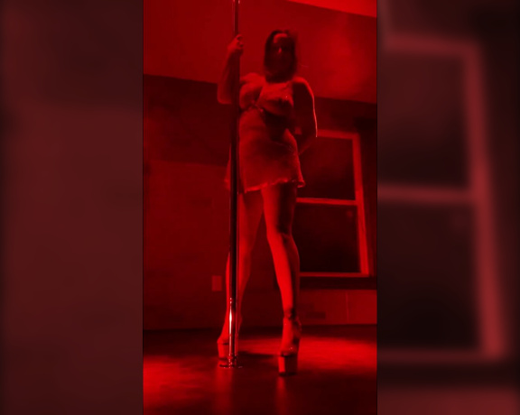 (ManyVids) MissIllusions - Private Dancer