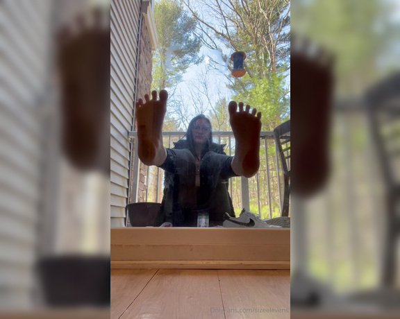 Becca Foxx aka Foot Fetish, sizeelevens OnlyFans - Do you like feet pressed against glass Does it make you want them more