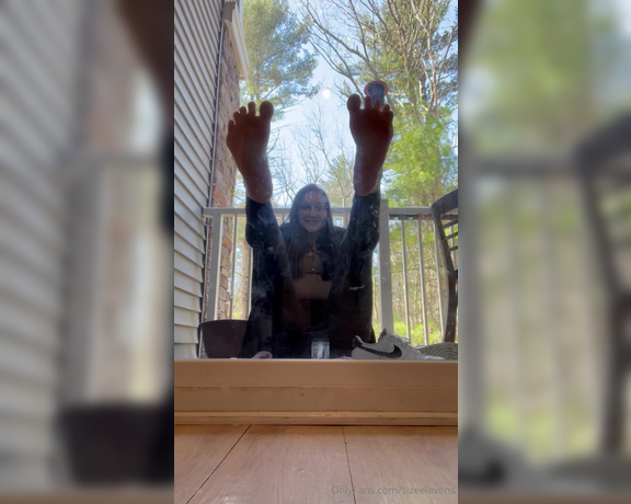 Becca Foxx aka Foot Fetish, sizeelevens OnlyFans - Do you like feet pressed against glass Does it make you want them more