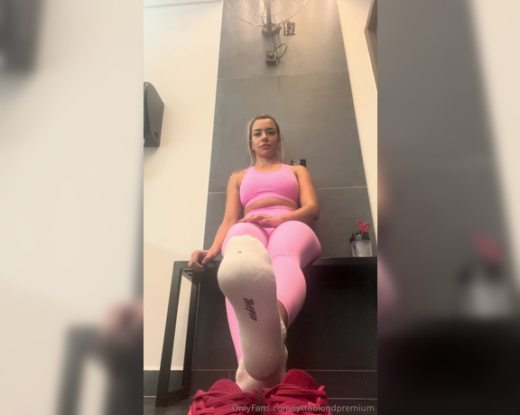 Queen Lytta Blond Premium aka lyttablondpremium OnlyFans - My Soft and Smelly feet after the gym!