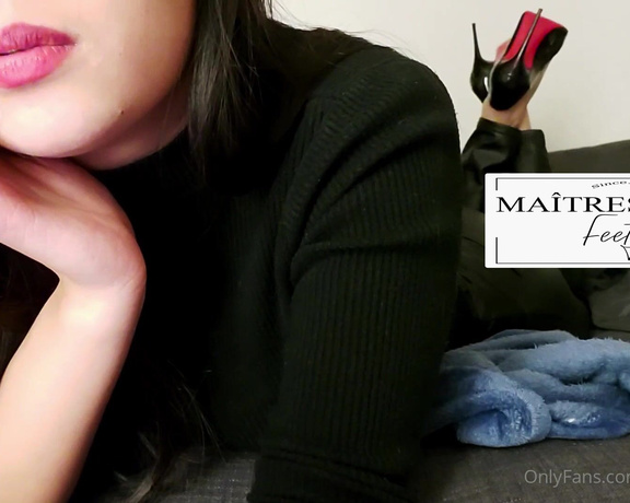 Maîtresse Ivy aka maitresseivy OnlyFans - Video 11min joi+ pieds + salive Regarde moi tinsulter et te donner envie avec mes pieds