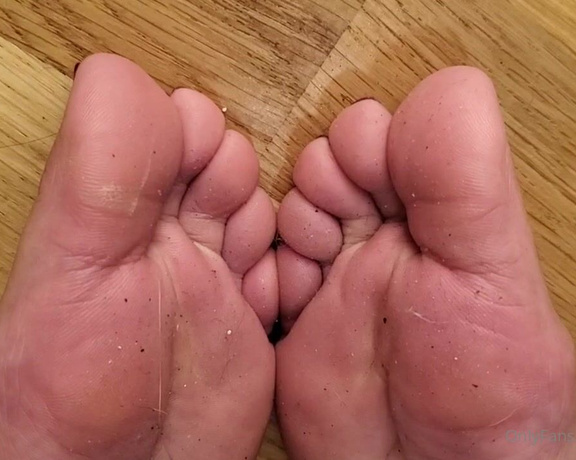 Maîtresse Ivy aka maitresseivy OnlyFans - Close up of my dirty soles