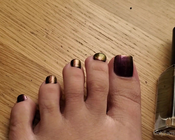 Maîtresse Ivy aka maitresseivy OnlyFans - Dancing feet with new nail polish