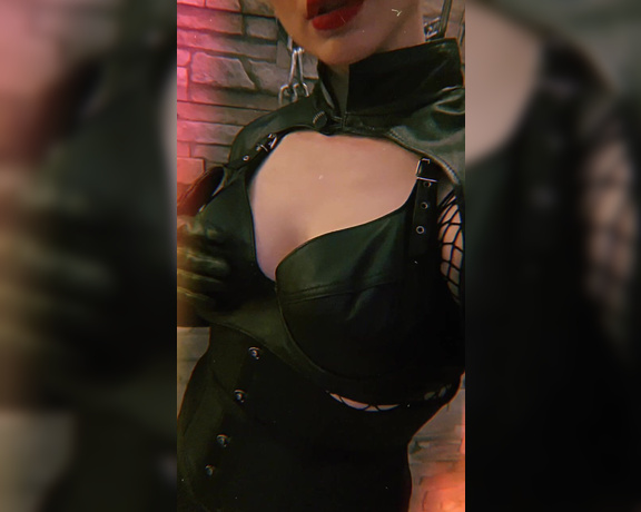 Mistress Bella Lugosi aka missbellalugosi OnlyFans - Teasing in Leather