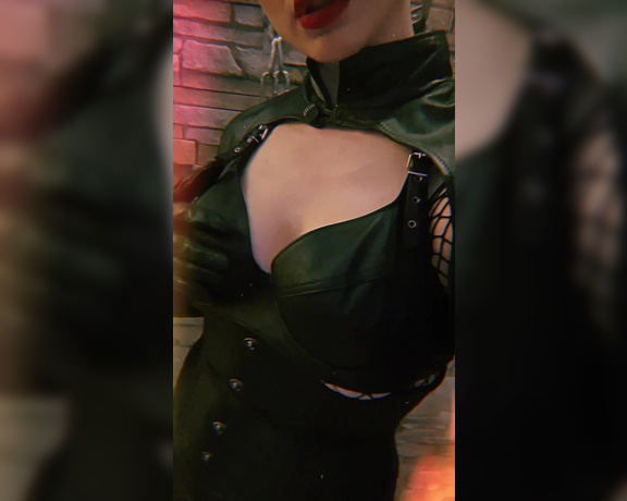 Mistress Bella Lugosi aka missbellalugosi OnlyFans - Teasing in Leather