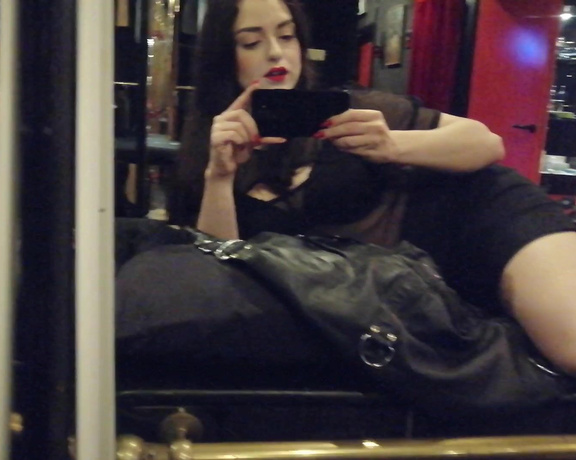 Mistress Bella Lugosi aka missbellalugosi OnlyFans - Cant get enough of these mirrors in the Doma Suite