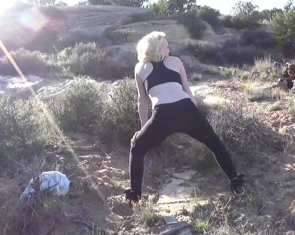 Haighlee Dallas aka haighleedallas OnlyFans - A little sexy twerking in the middle of the hiking trail ONLY AVAILABLE TO WATCH HERE!!