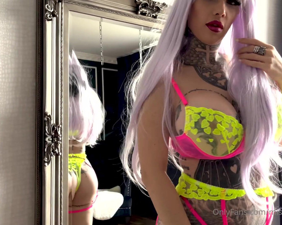 Miss Alessa Milano aka missalessamilano OnlyFans - Slut mirror With neon pinkyellow lingerie I have on and think of a woman who