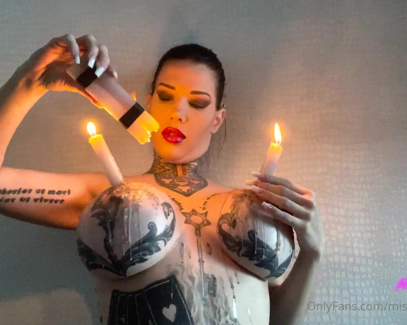 Miss Alessa Milano aka missalessamilano OnlyFans - 4th advent please light 2 advent candles on your breasts let you play awake 4 Advent