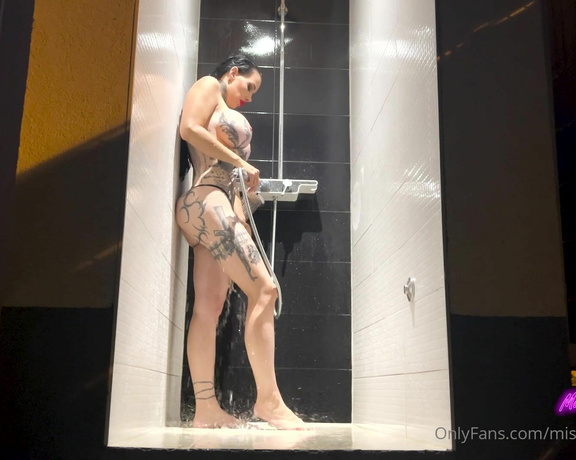 Miss Alessa Milano aka missalessamilano OnlyFans - Shower without a door, why a door Yes I have a hot body with a nice