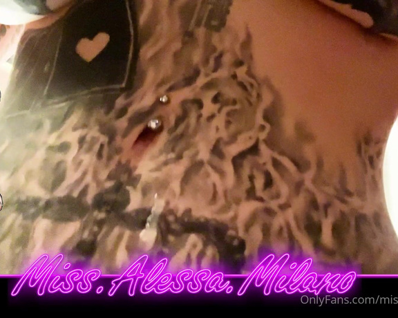 Miss Alessa Milano aka missalessamilano OnlyFans - Sperma sind berall, fand ich so geil Wie sperma nach runter luft wenn ich aufstehe Pervers