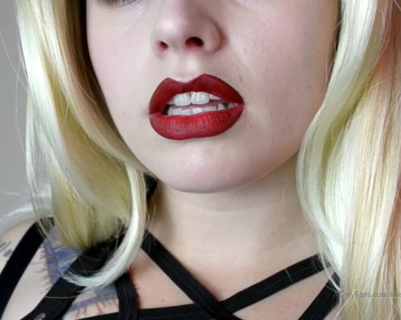 Miss Marilyn aka missmarilynxx OnlyFans - Ive had an oral fixation for as long as I can remember And its lucky that