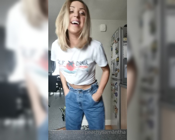 Peachy Samantha aka peachysamantha OnlyFans - Hey! Casually dressed