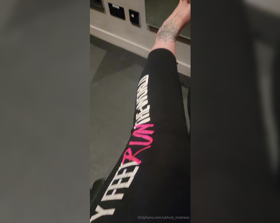 Mistress Cindy Ray aka ukfoot_mistress OnlyFans - Sweaty AND Dirty feet in the gym Working out in the hotels 24hr gym in the