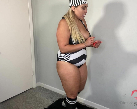 Scarlett Venom aka scarlettven0m OnlyFans - Prisoner Scarlett is waiting in your inbox! Show this preview some love with a like and