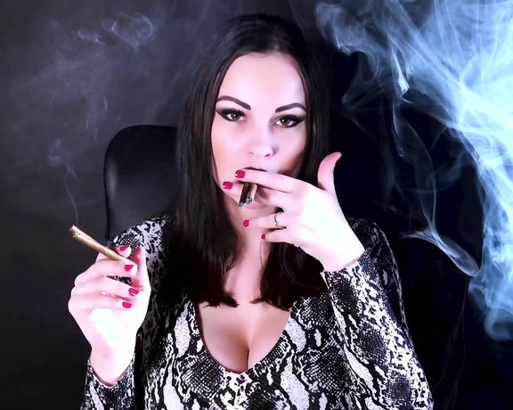 Abbie Cat aka abbiecat OnlyFans - Black Djarum Challenge Im smoking four!! Black Djarum at the same time! 2 2 in each hand!