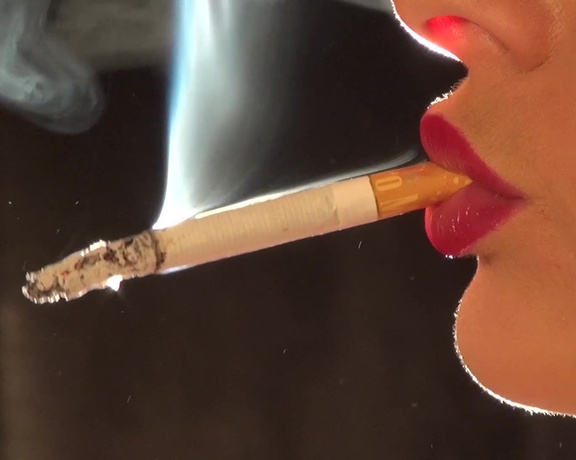 Abbie Cat aka abbiecat OnlyFans - Super Close Up Smoking! Hot handsfree smoking super close up! 100s Red Marlboro) Enjoy! More clips for less