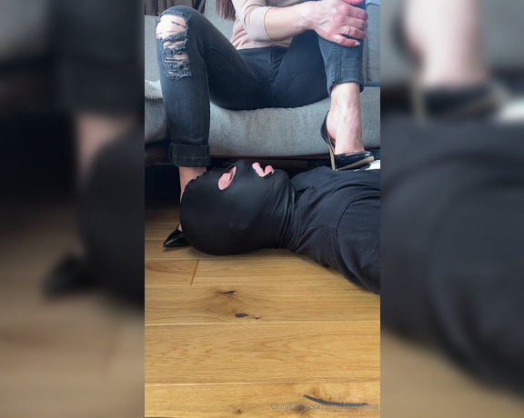 Mistress Anna aka mistresanna OnlyFans - Video of slave cleaning my shoes and sweaty feet