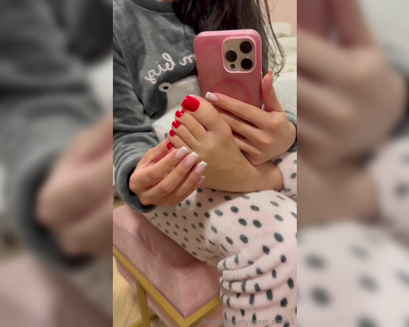 Sweetpinnk11 aka sweet_pinnk1 OnlyFans - Imagine those little fingers in your mouth Imagine esses dedinhos na sua boca