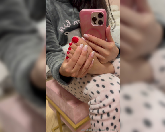 Sweetpinnk11 aka sweet_pinnk1 OnlyFans - Imagine those little fingers in your mouth Imagine esses dedinhos na sua boca