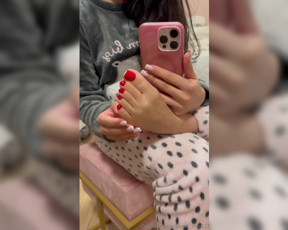 Sweetpinnk11 aka sweet_pinnk1 OnlyFans - Imagine those little fingers in your mouth Imagine esses dedinhos na sua boca