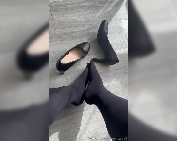 Worshipsolz aka worshipsolz1 OnlyFans - Flight Attendant Feet For You