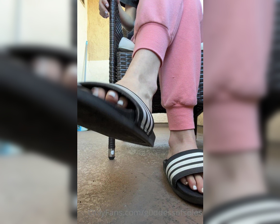 G0ddessofsoles aka g0ddessofsoles OnlyFans Video - Would you lick dirt off my sandals