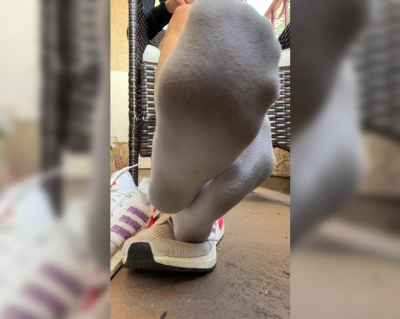 G0ddessofsoles aka g0ddessofsoles OnlyFans Video - post workout shoesock removal