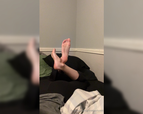 G0ddessofsoles aka g0ddessofsoles OnlyFans Video - 3 minutes of me wiggling my toes in the pose