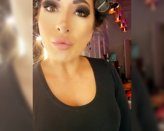 Goddess Jada Cameo aka jada_cameo OnlyFans Video - In the changing room video with maxierhoads  before tonights show