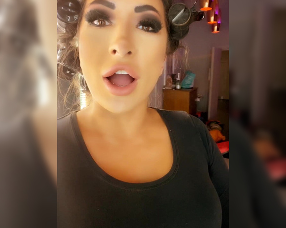 Goddess Jada Cameo aka jada_cameo OnlyFans Video - In the changing room video with maxierhoads  before tonights show