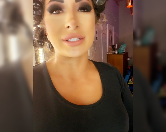 Goddess Jada Cameo aka jada_cameo OnlyFans Video - In the changing room video with maxierhoads  before tonights show