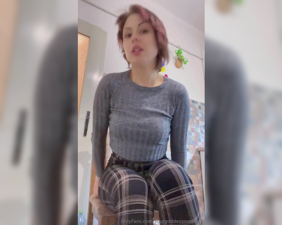 Goddess Mommy Svetlana aka yourgoddesssvetlana OnlyFans Video - let Mommy feed you