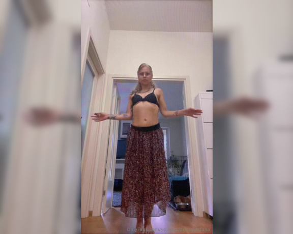 Goddess Mommy Svetlana aka yourgoddesssvetlana OnlyFans Video - hey this is me, dancing while youre sweating in agony because how to explain your wife