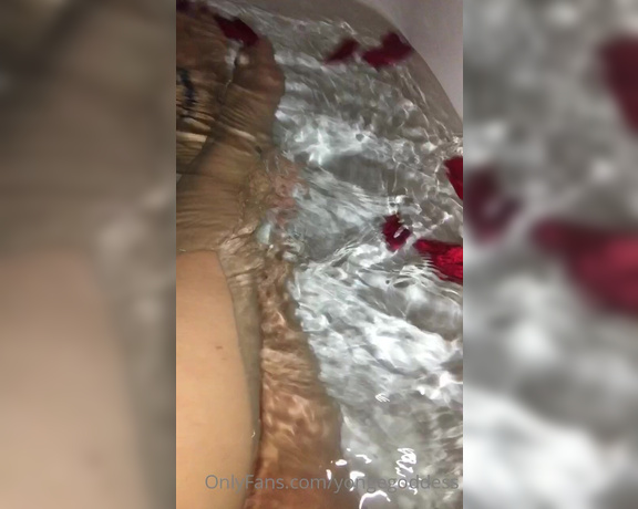 Goddess Allie James aka yongegoddess OnlyFans Video - A Goddess always takes a bath with rose petals_ watch my hypnotic feet and smooth legs