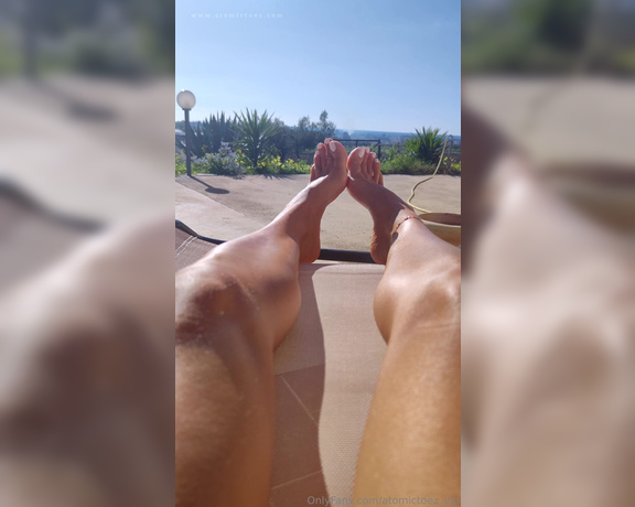 AtomicToez aka atomictoez_vip OnlyFans - Toes in the sun