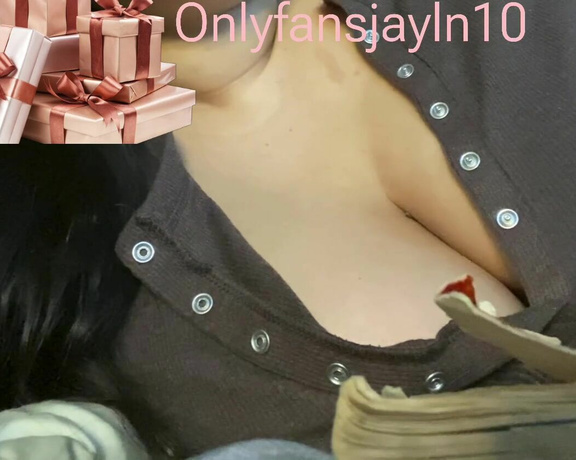 Jaylyn aka jaylyn10 OnlyFans - I wanted to wish you ALL a Merry Christmas and hope all is wellgets better