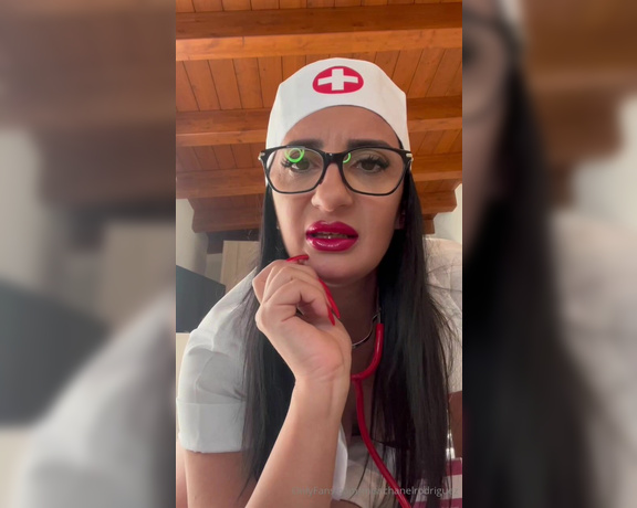 Miss Chanel Rodriguez aka misschanelrodriguez OnlyFans - Hai avuto un intervento alla gamba ed io insieme alle altre infermiere ci siamo divertite a